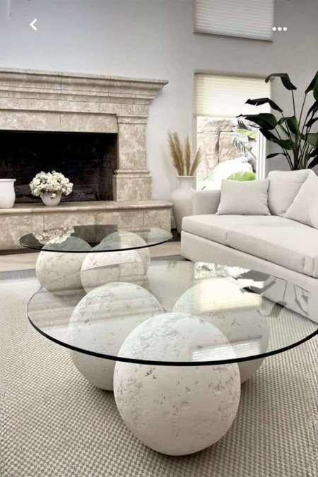 ⚪ طاولة زجاجية بثلاث قواعد كروية من الحجر الطبيعي